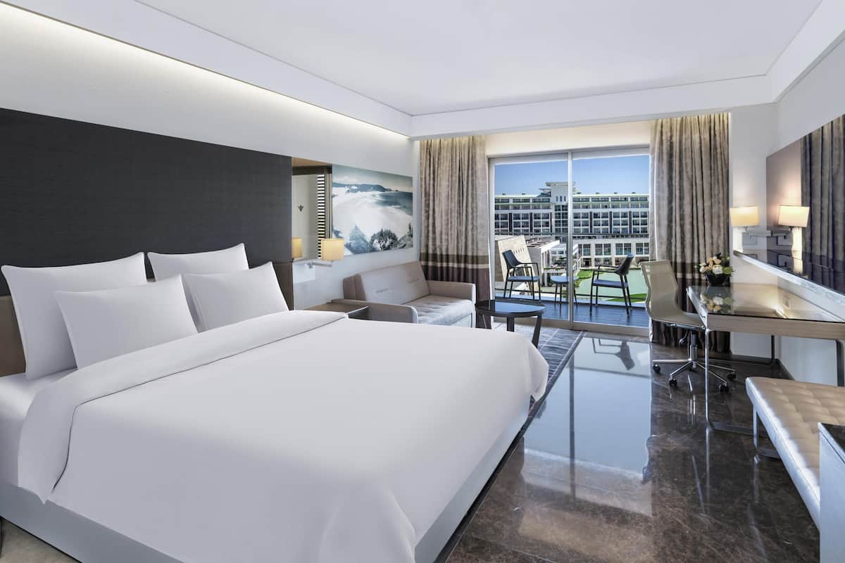 1 bedroom, premium bedding, minibar, in-room safe