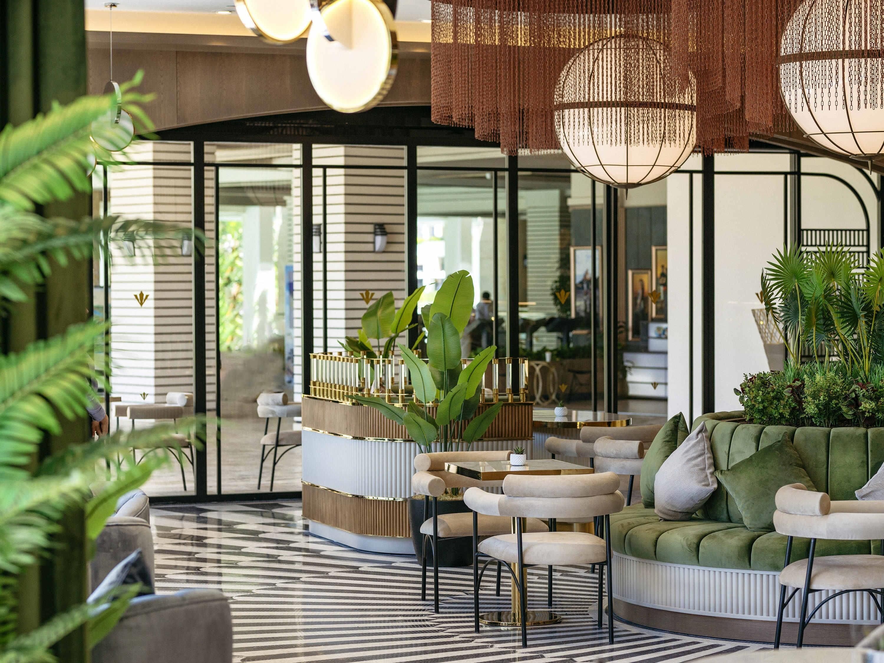 5 restaurants, breakfast, lunch, dinner served; international cuisine