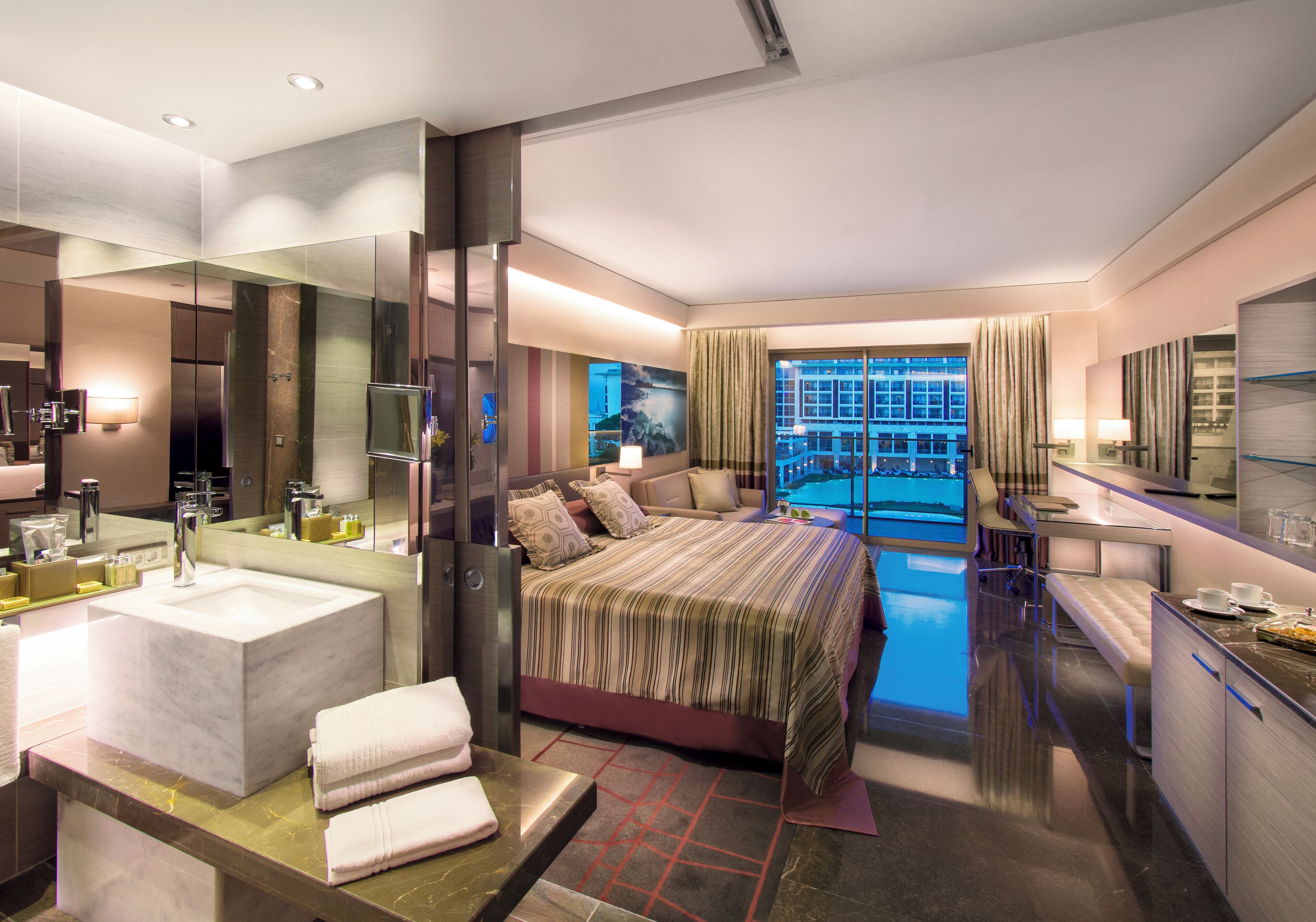 1 bedroom, premium bedding, minibar, in-room safe