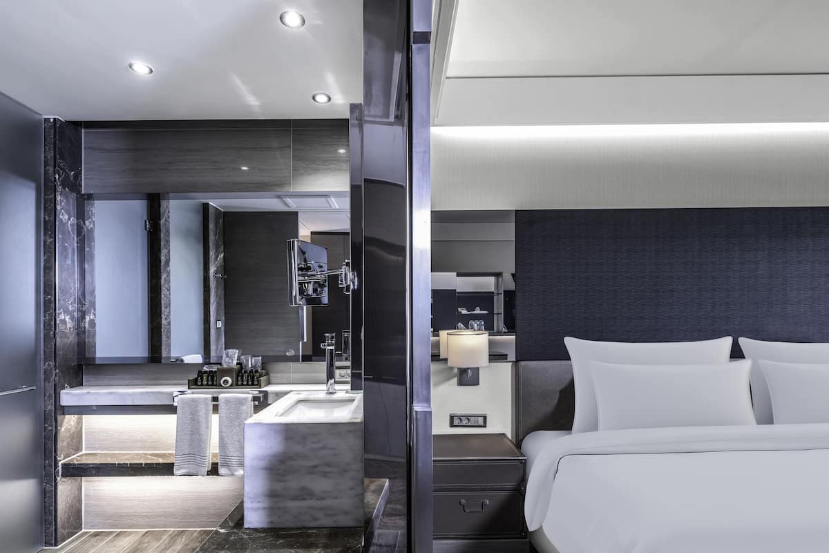 1 bedroom, premium bedding, minibar, in-room safe