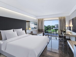 Hochwertige Bettwaren, Minibar, Zimmersafe, Schreibtisch