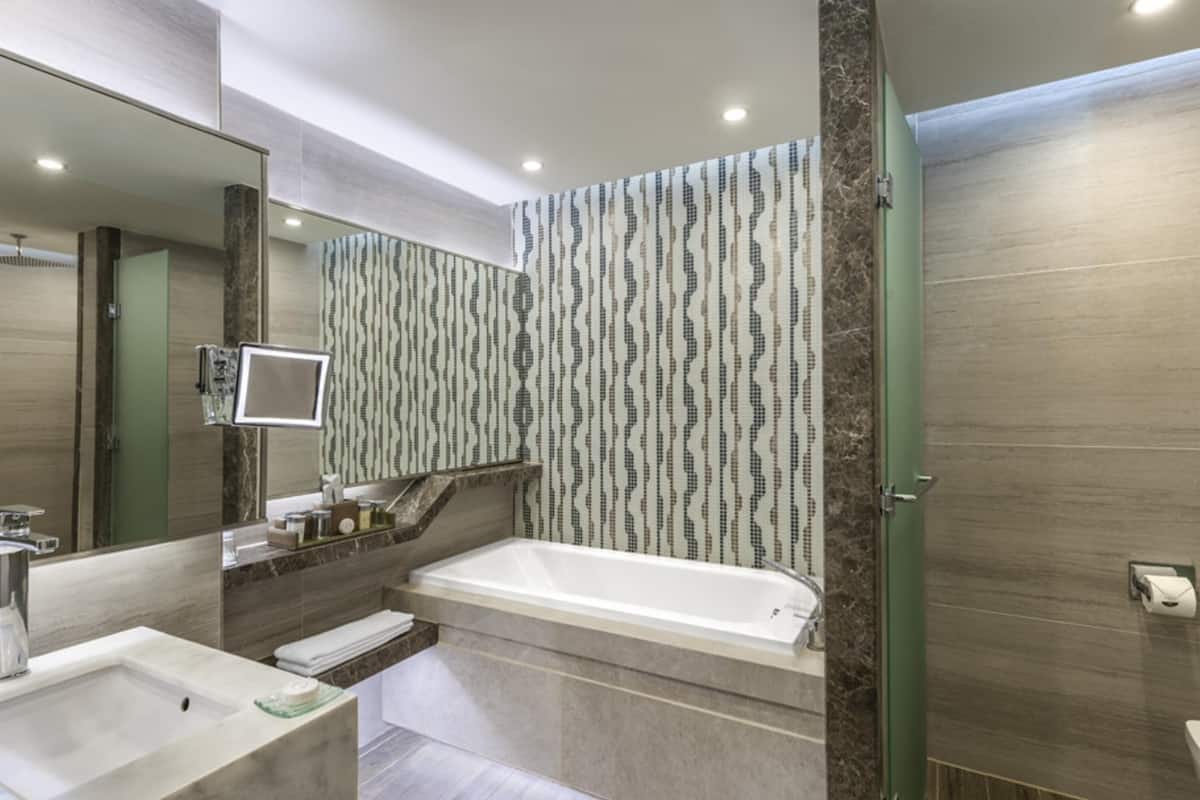 1 bedroom, premium bedding, minibar, in-room safe