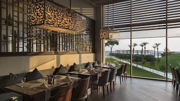 6 restaurants, spécialités Cuisine internationale