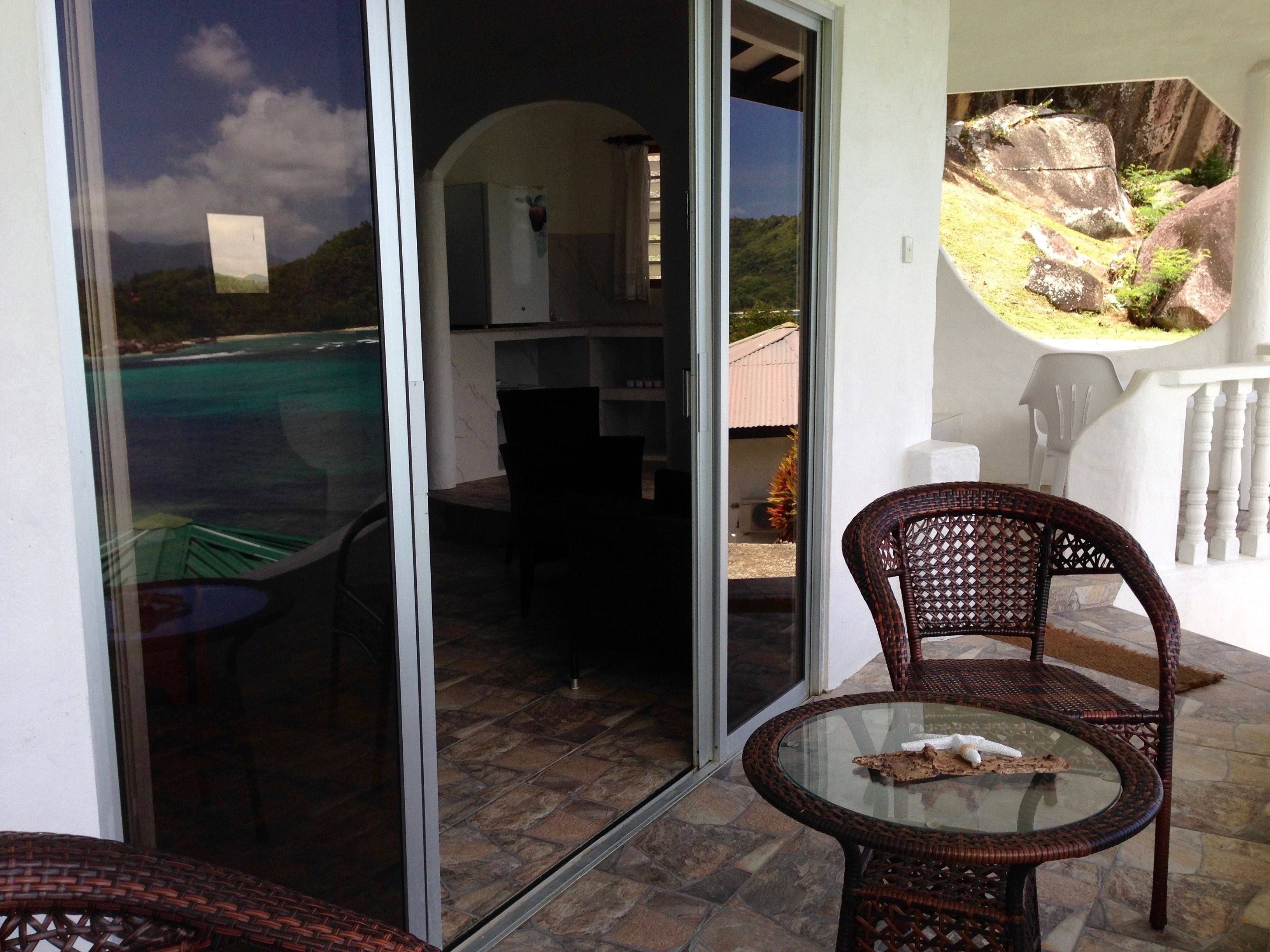 honeymoon suite, 1 bedroom | in-room safe, desk, soundproofing, free cots/infant beds