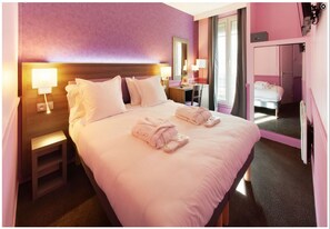 Premium bedding, Select Comfort beds, minibar, in-room safe - Hôtel Poussin (Paris)