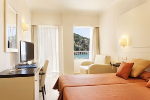 Dobbeltrom for 1 person, balkong, delvis sjøutsikt | Utsikt fra balkong