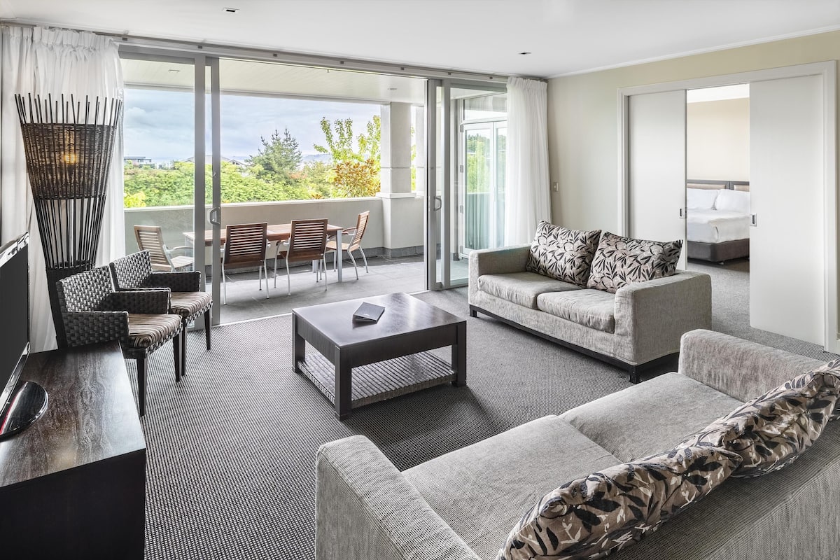 Apartment, 1 Bedroom | Living area | 32-inch LCD TV with cable channels, TV