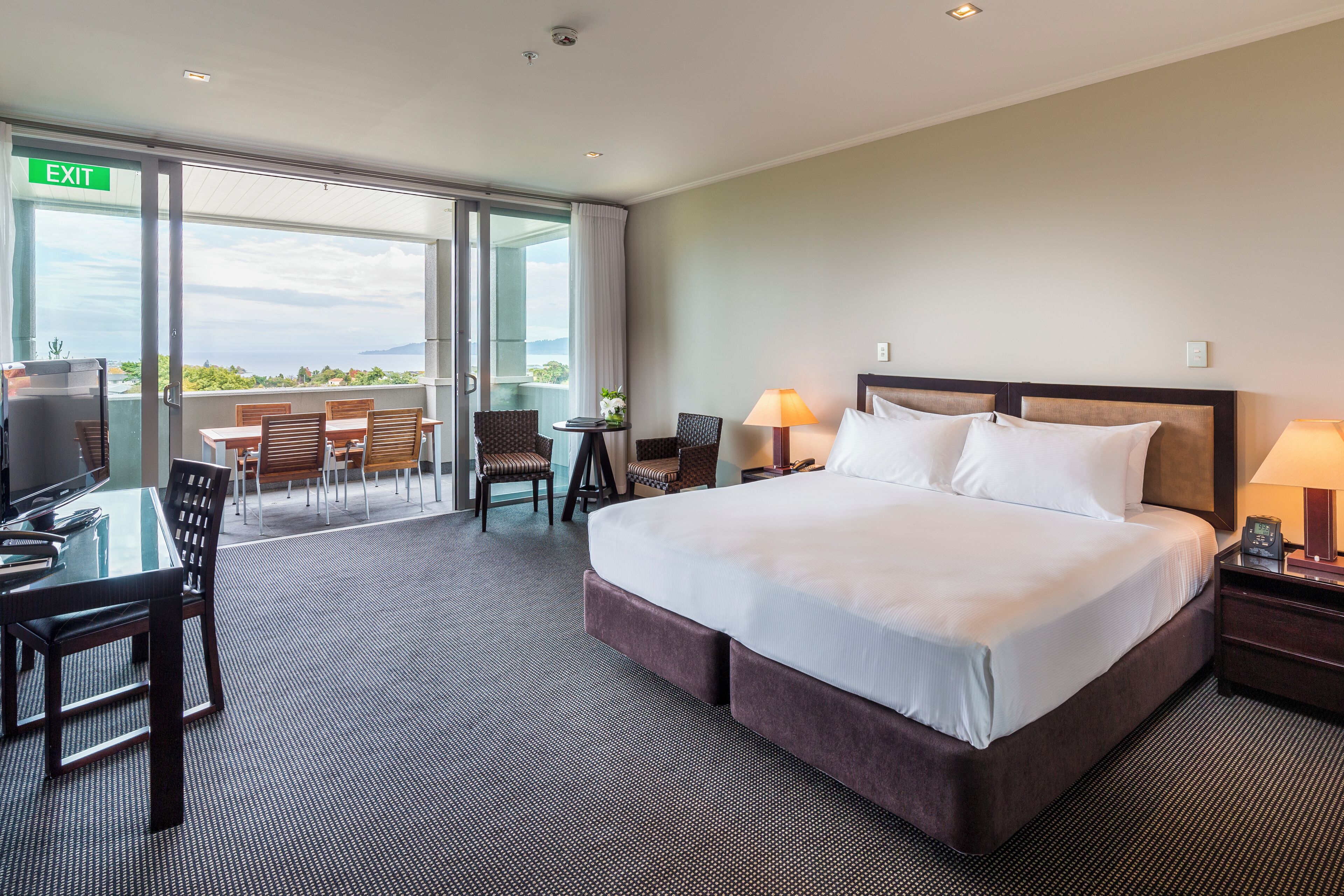 Tvåbäddsrum (Plus) | Värdeförvaringsskåp på rummet, mörkläggningsgardiner och ljudisolering