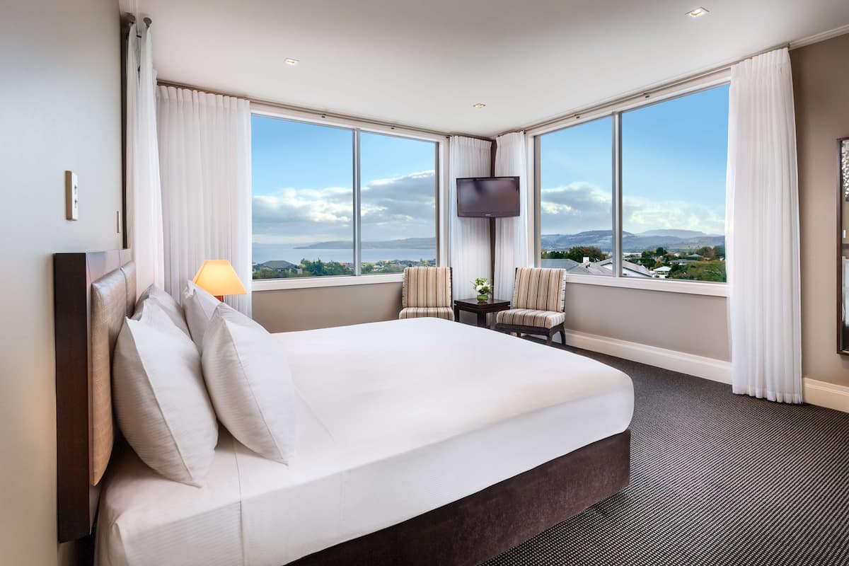 apartment, 3 bedrooms | in-room safe, blackout curtains, soundproofing, iron/ironing board