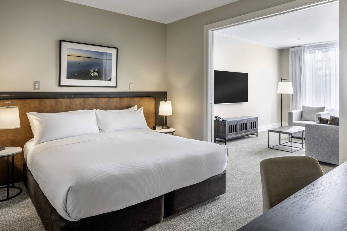 Junior Suite, 1 King Bed | In-room safe, blackout drapes, soundproofing, iron/ironing board