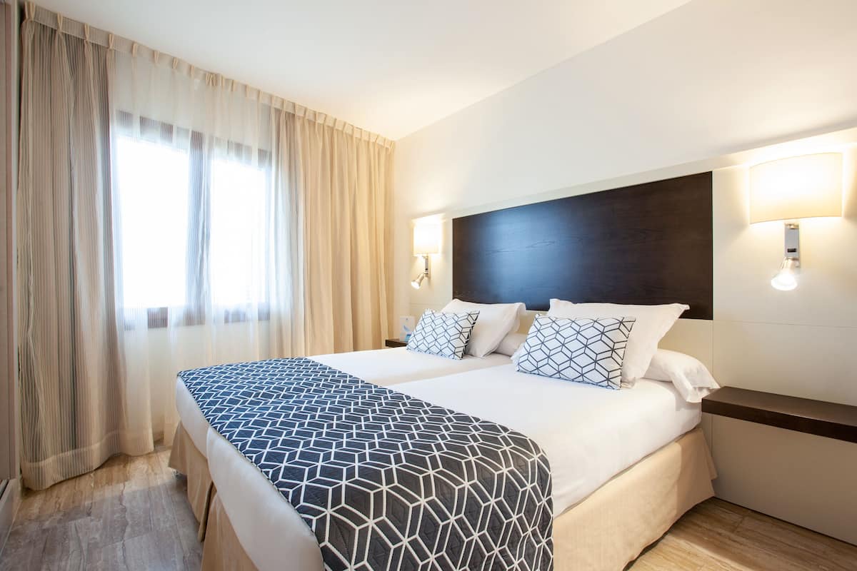 1 bedroom, minibar, desk, free cribs/infant beds