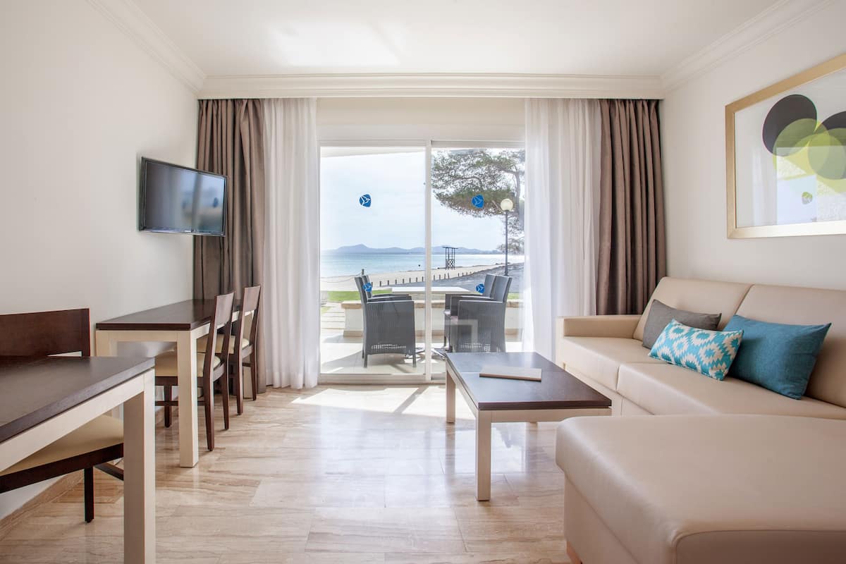 1 bedroom, minibar, desk, free cribs/infant beds