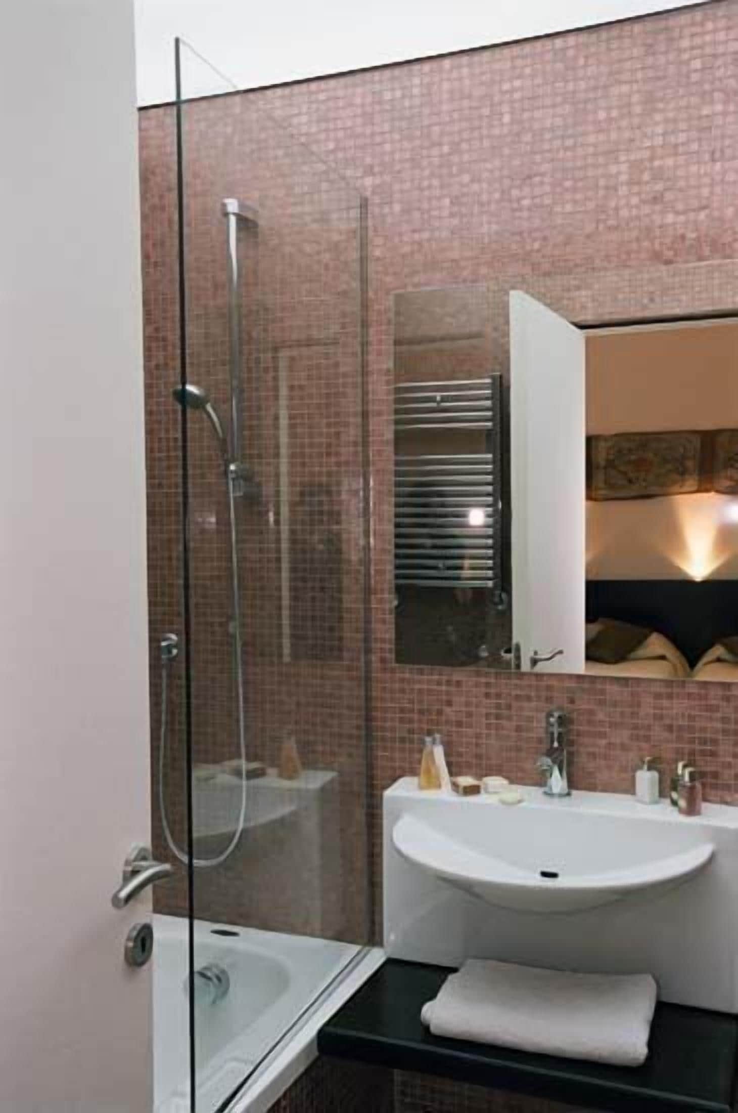 Photo - Ucciardhome Hotel