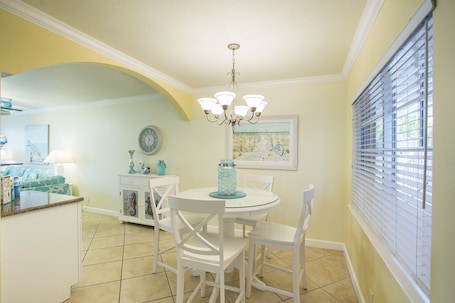 Premium Condo, 1 Bedroom | In-room dining