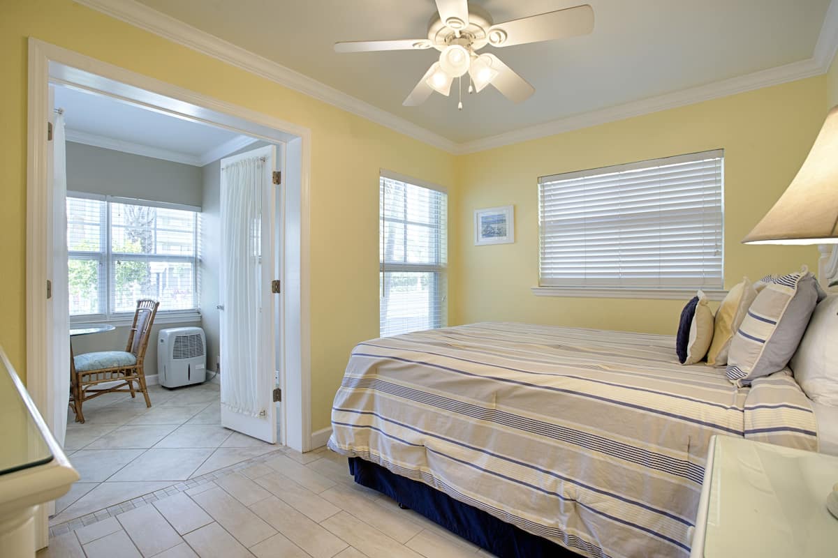 Premium Condo, 2 Bedrooms | 1 bedroom, iron/ironing board, free WiFi, bed sheets
