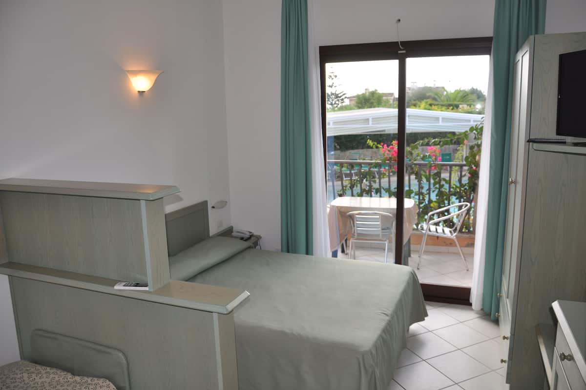 superior studio (3 people) | 1 bedroom, premium bedding, pillow-top beds, in-room safe