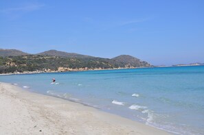 Private beach nearby, sun loungers, beach umbrellas, beach towels - Palm Village (Villasimius)