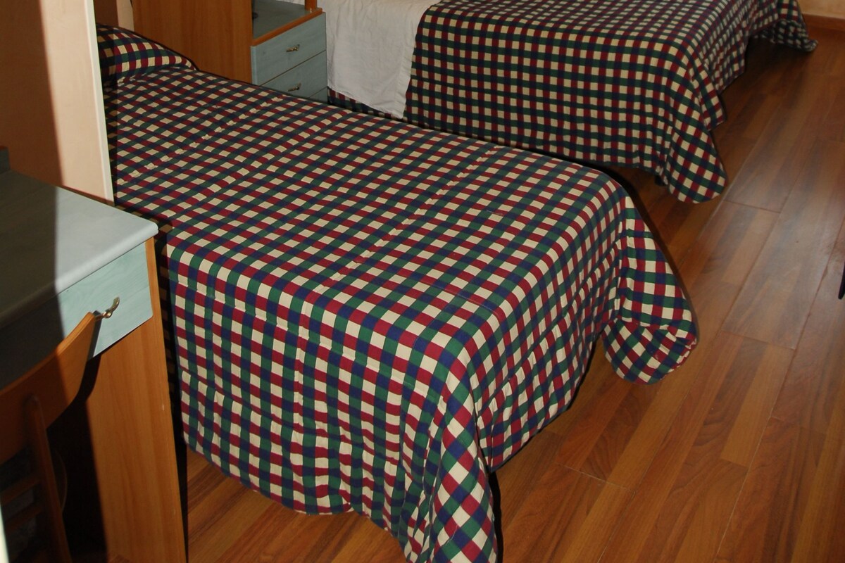 Desk, blackout drapes, soundproofing, cribs (surcharge)