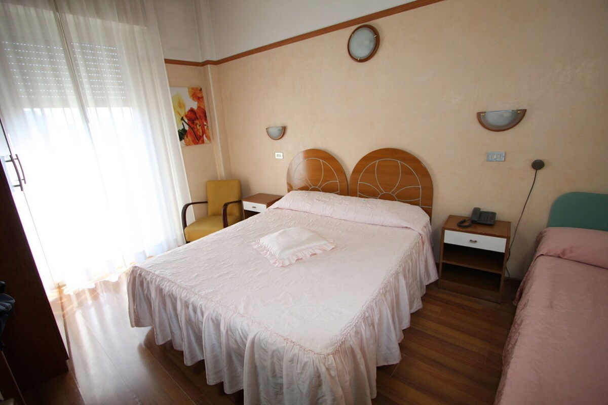 Desk, blackout drapes, soundproofing, cribs (surcharge)