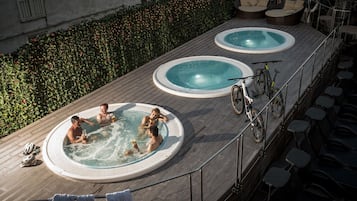 Couples treatment rooms, sauna, hot tub, Turkish bath, body treatments