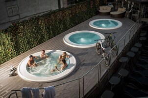 Bañera de hidromasaje exterior