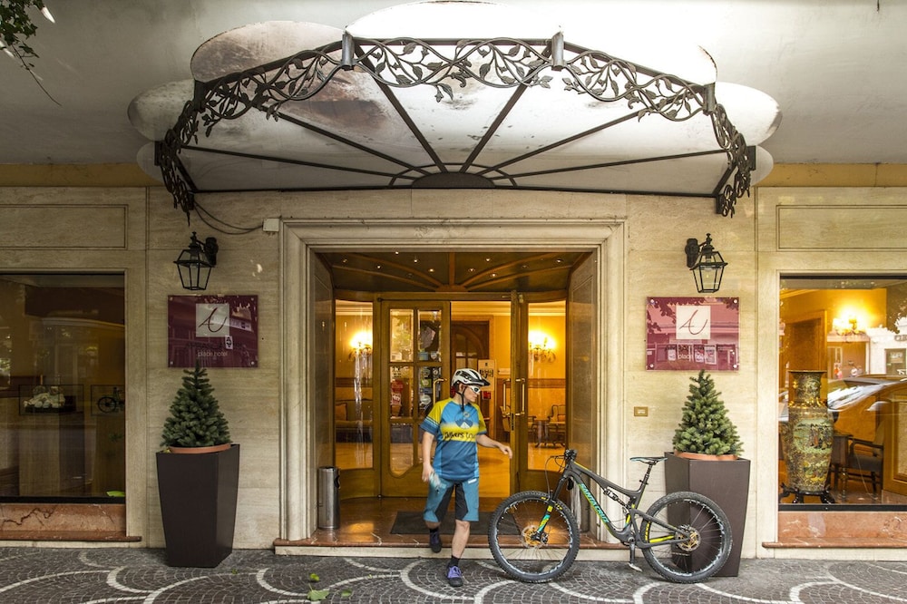 4 Star Hotels