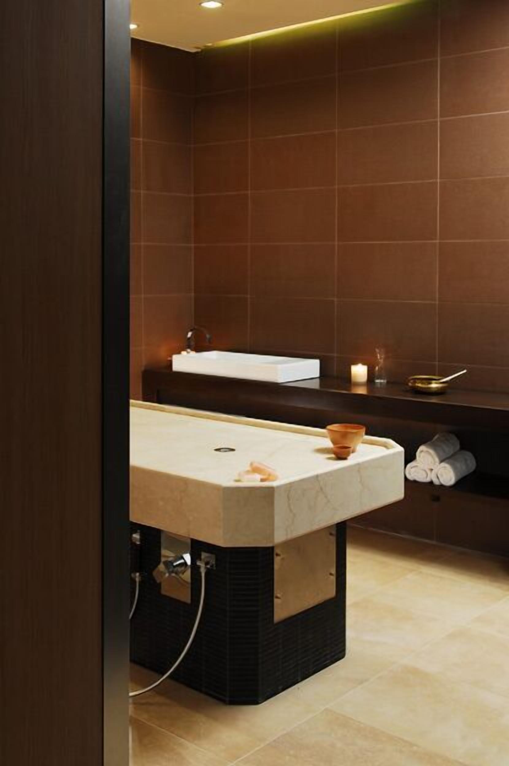 couples treatment room(s), sauna, hot tub, turkish bath/hammam