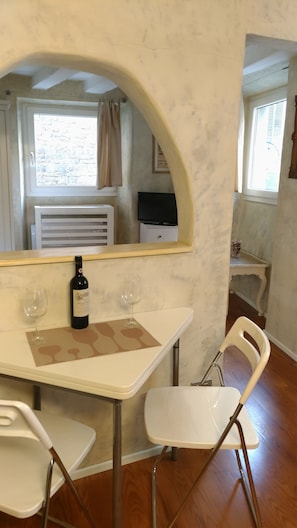 Apartament estàndard, 1 llit de matrimoni, vistes a la ciutat, edifici annex | Sala d'estar