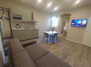 Classic Apartment, 1 Queen Bed with Sofa bed, Annex Building | Private kitchen