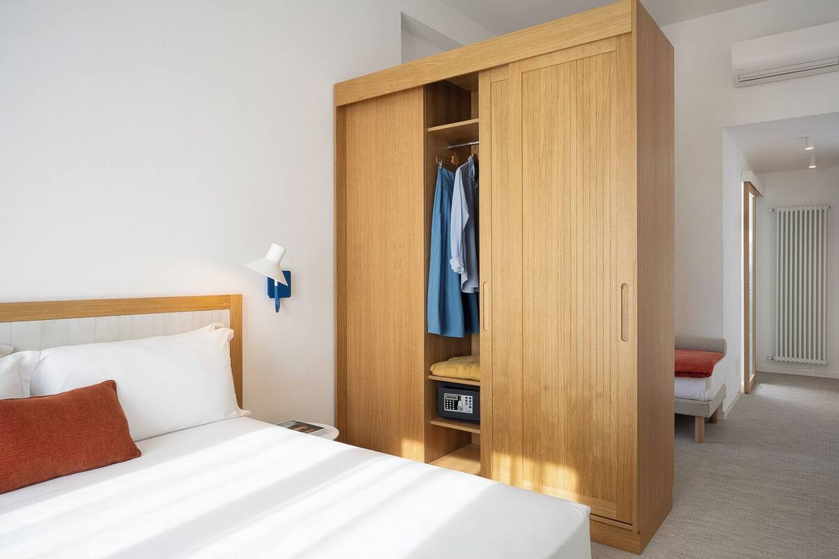 Dundyner, minibar, safe på rommet og skrivebord