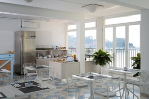 Desayuno buffet incluido todos los días 