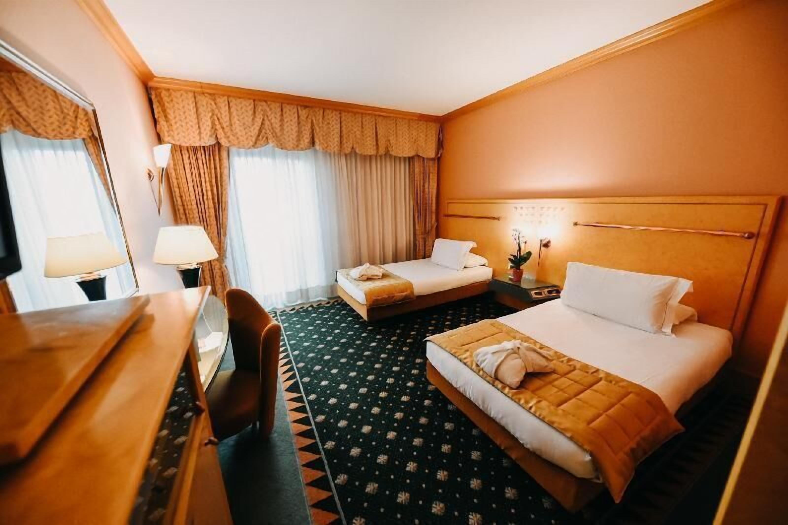Premium bedding, down comforters, minibar, desk