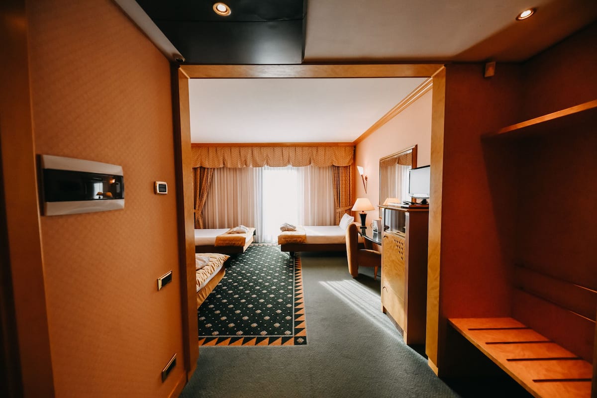 1 bedroom, premium bedding, down duvets, minibar