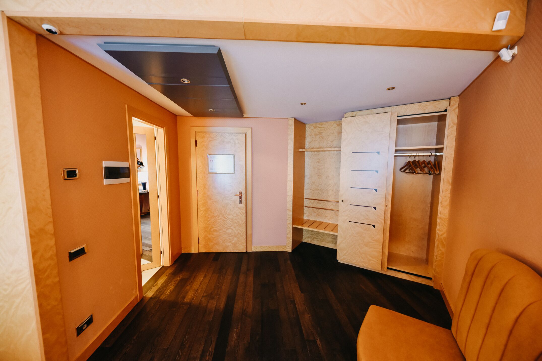 1 bedroom, premium bedding, down duvets, minibar