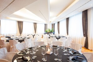 Breakfast, lunch, dinner served; Italian cuisine, garden views - SHG Hotel Antonella (Pomezia)