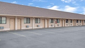Exterior - Knights Inn Pine Brook (Pine Brook)