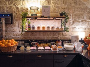 Free daily buffet breakfast - Ibis Styles Paris Batignolles (Paris)