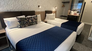 Quarto duplo luxo | Escrivaninha, ferros/tábuas de passar roupa, Wi-Fi de cortesia