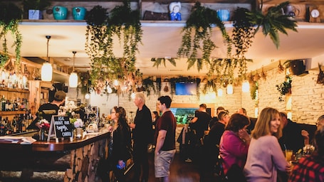 Breakfast, lunch and dinner served. Trinity Hotel Wellington