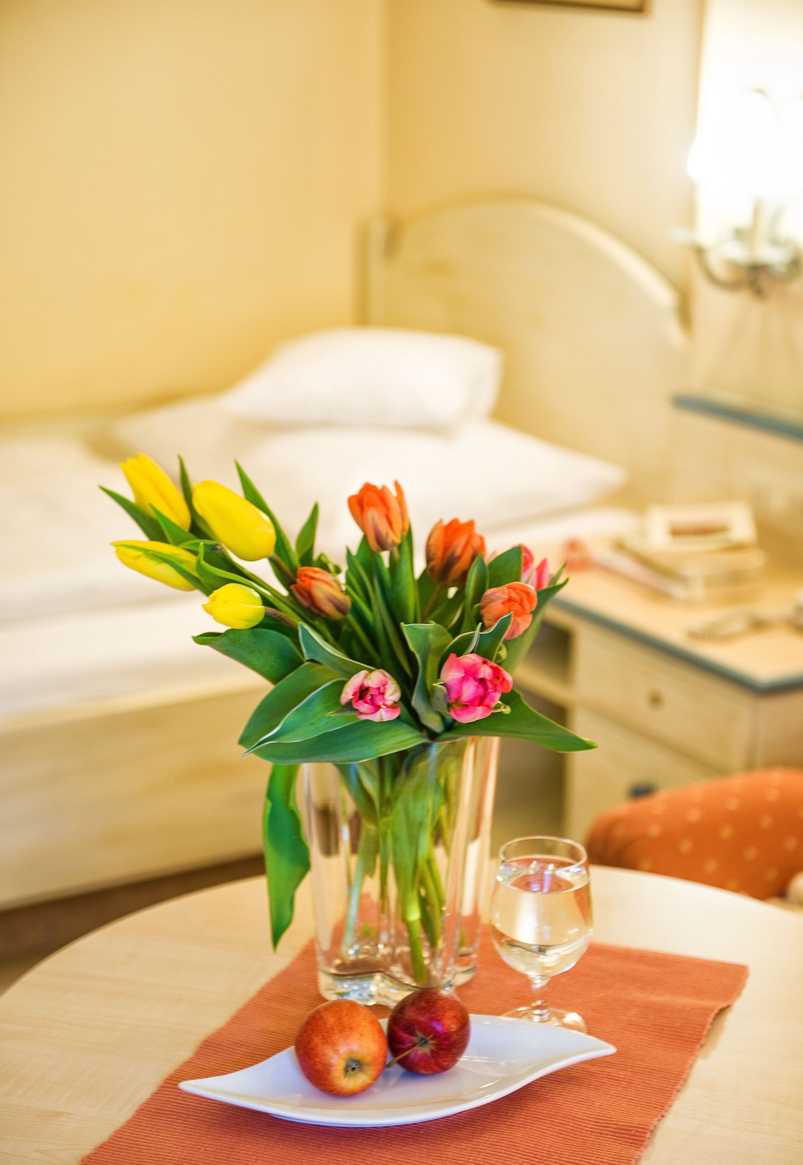 comfort single room | living area | flat-screen tv