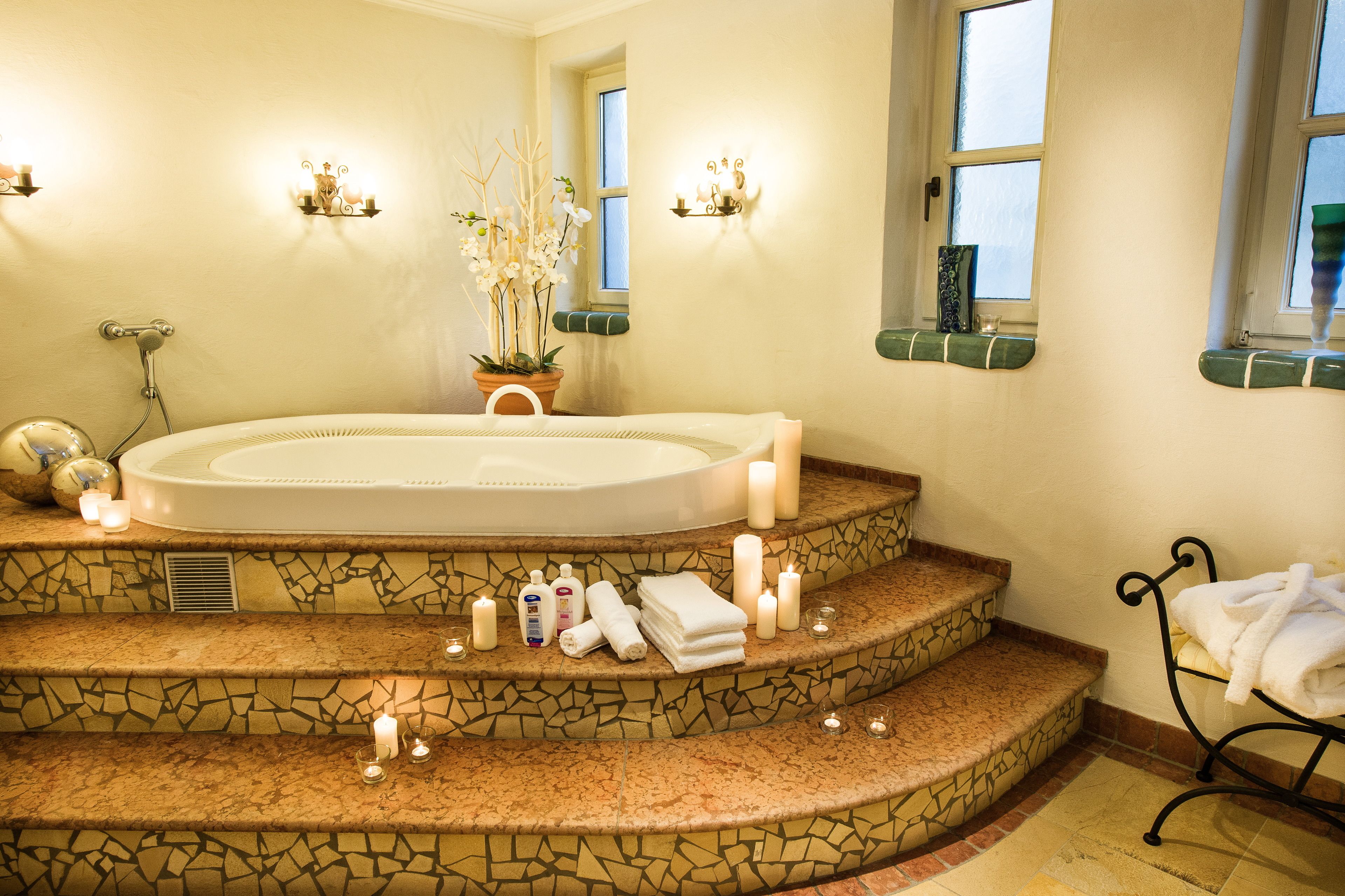 sauna, hot tub, steam room, body treatments, aromatherapy