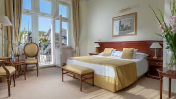 Minibar, pengeskab på værelset, individuel indretning, skrivebord