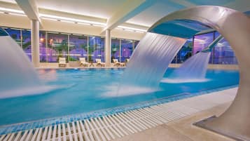 Indoor pool, sun loungers