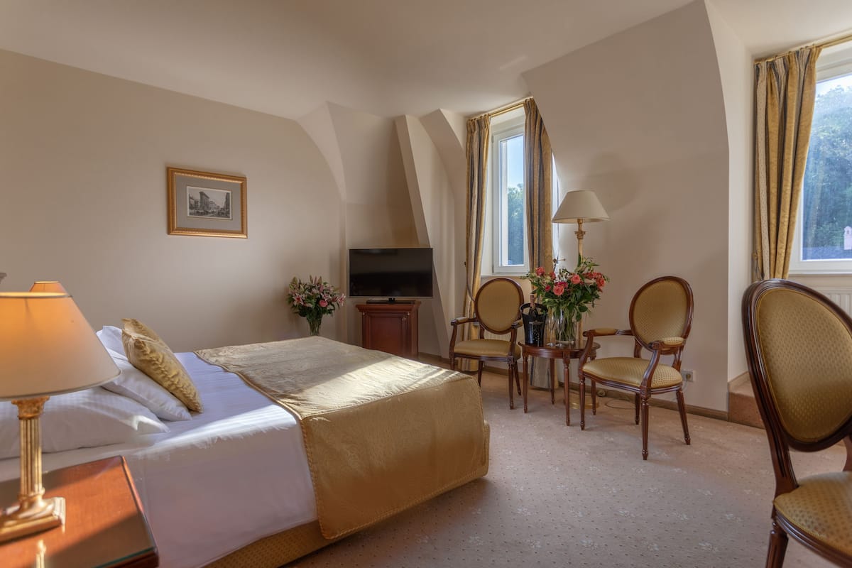 Quarto superior | Frigobar, cofres nos quartos, escrivaninha