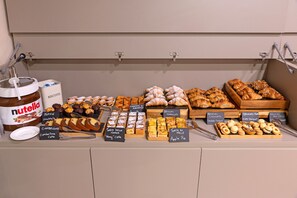 Frokostbuffé hver dag (mot et tillegg)