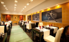 2 restaurants, Italian cuisine