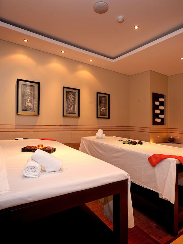 Sauna, hot tub, steam room, Turkish bath/hammam, body treatments