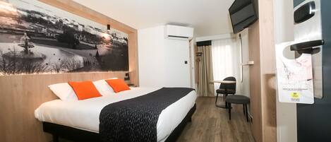 Double Room | Desk, blackout drapes, soundproofing, iron/ironing board