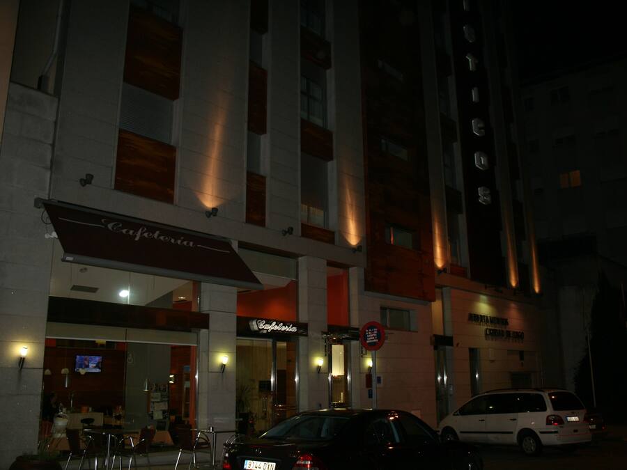 Depan hartanah - siang/malam