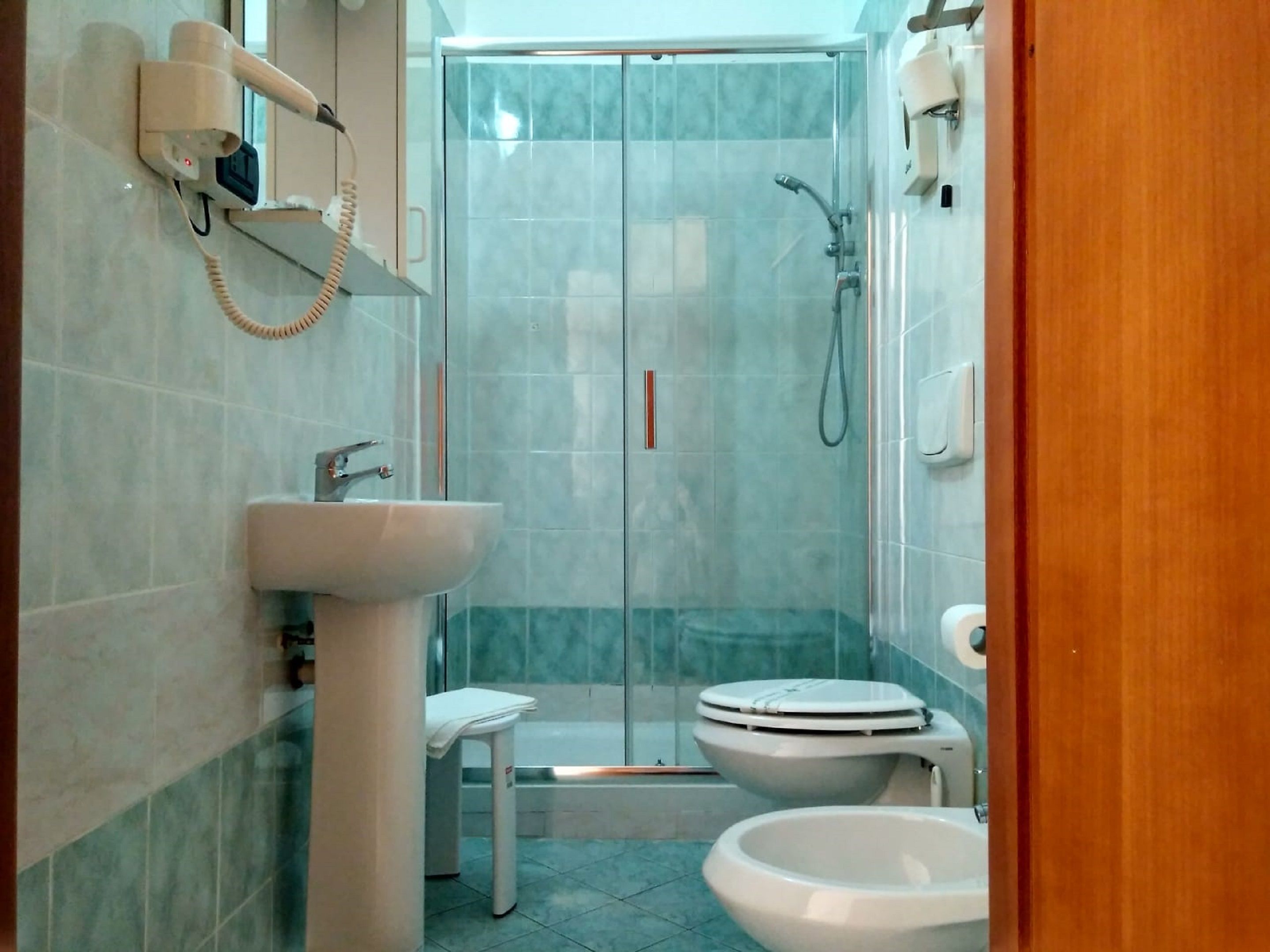 economy room, 1 bedroom | bathroom | shower, free toiletries, hair dryer, slippers